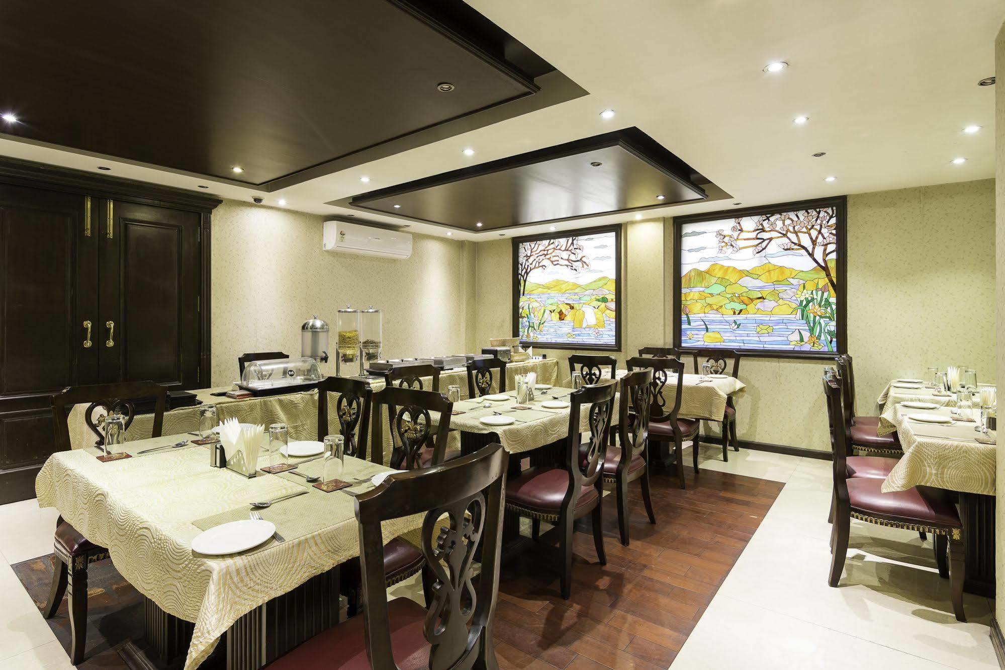 Hotel Treebo Tryst Royce New Friends Colony Nowe Delhi Zewnętrze zdjęcie