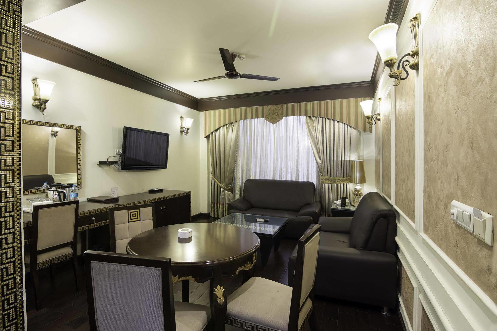 Hotel Treebo Tryst Royce New Friends Colony Nowe Delhi Zewnętrze zdjęcie
