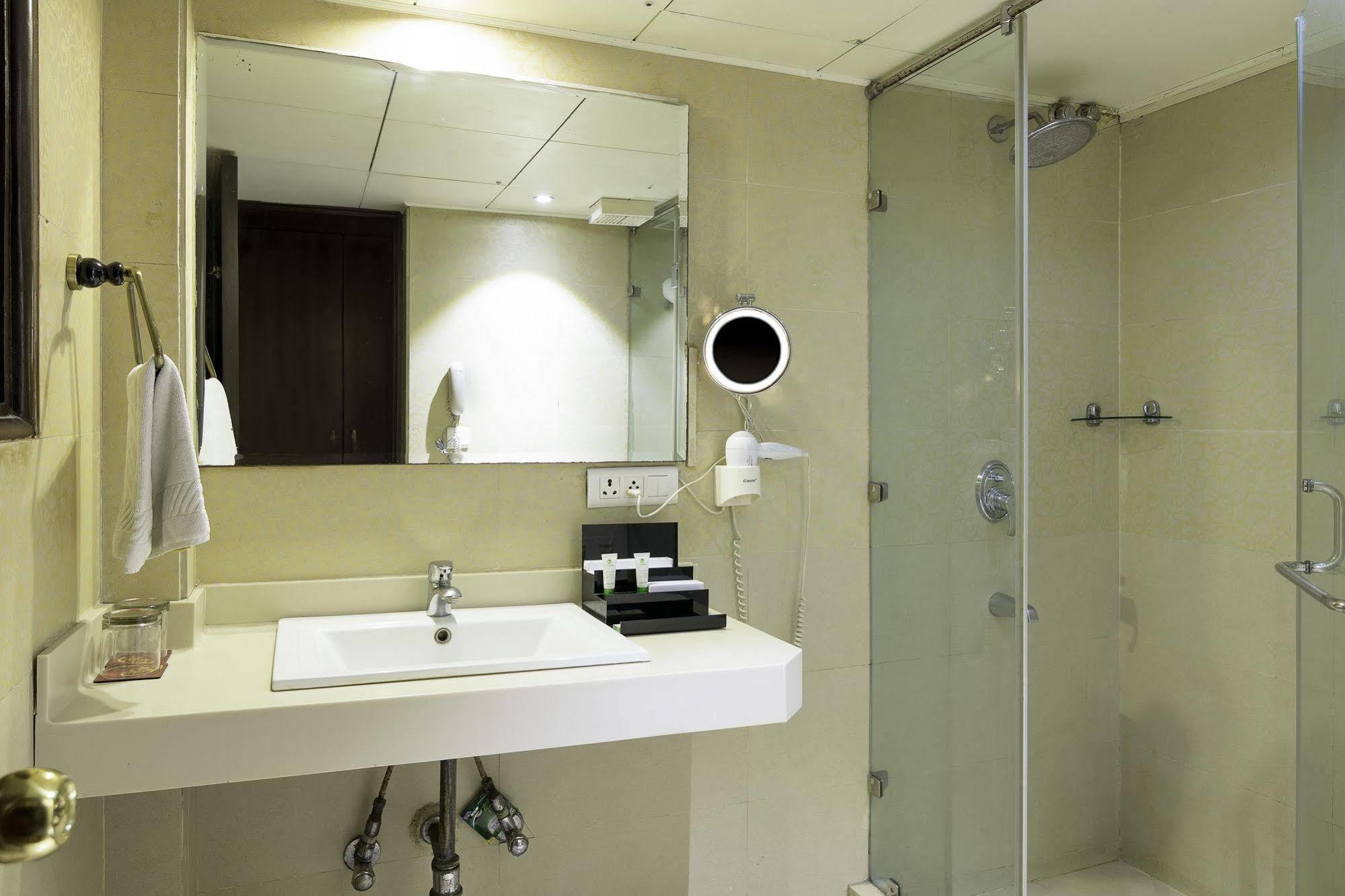 Hotel Treebo Tryst Royce New Friends Colony Nowe Delhi Zewnętrze zdjęcie